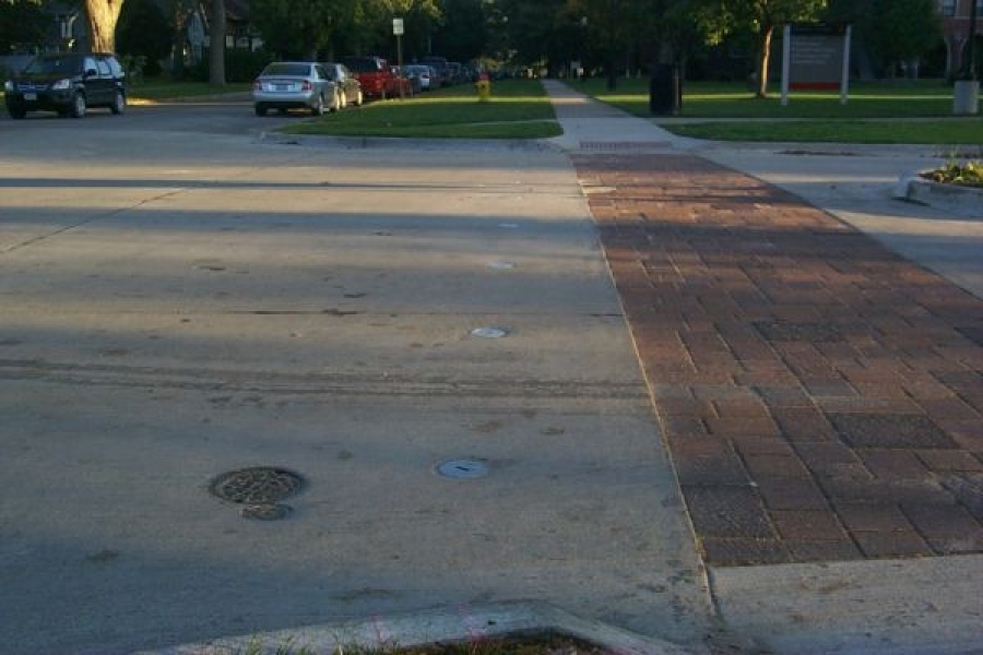 TrafficGuard, Inc Round Post Key Lock - Collapsible barriers Grinnell College, Grinnell, IA