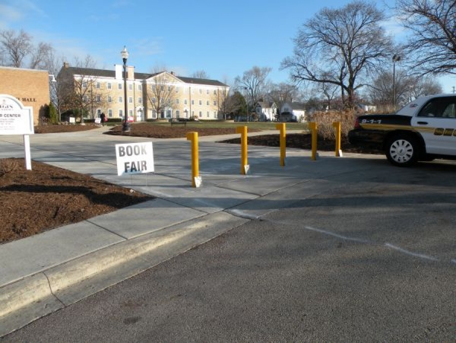 TrafficGuard, Inc Round Post Top Lock High Security - Traffic bollard Elgin Academy, Elgin, IL