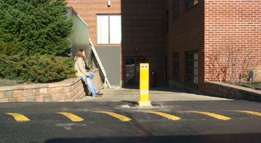 TrafficGuard, Inc Single Post - Collapsible bollards Loading dock access