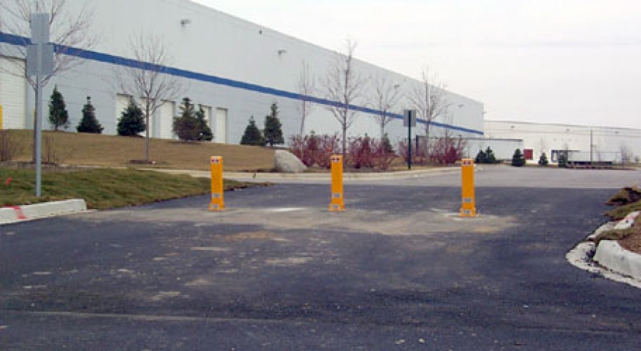 TrafficGuard, Inc Single Post - Hinged bollards Parking lot division